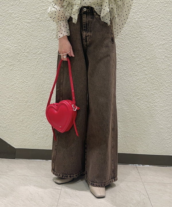 AKIさんの「オーバーダイ デニム パンツ」を使ったコーディネート