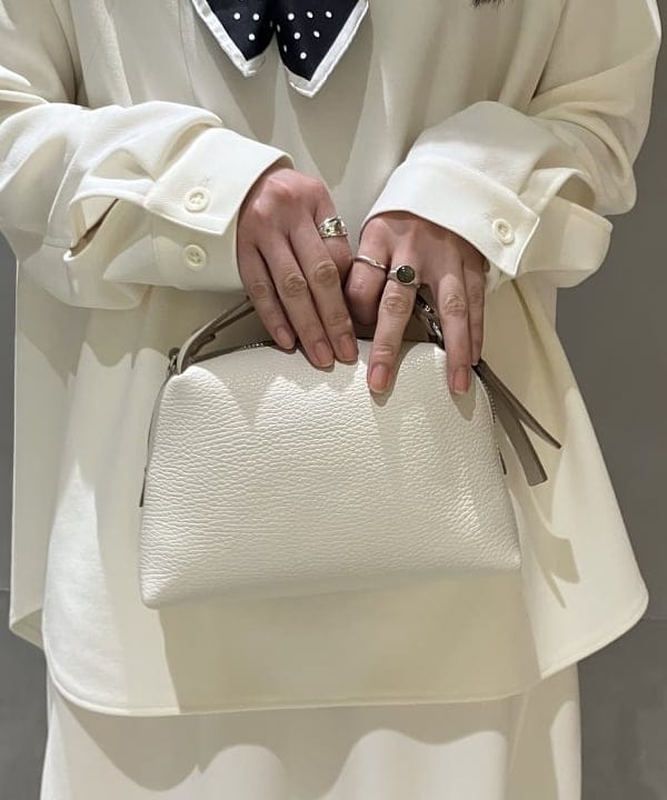 OSUMIさんの「BEAMS WOMEN｜manipuri / ジオメトリック ドット スカーフ」を使ったコーディネート