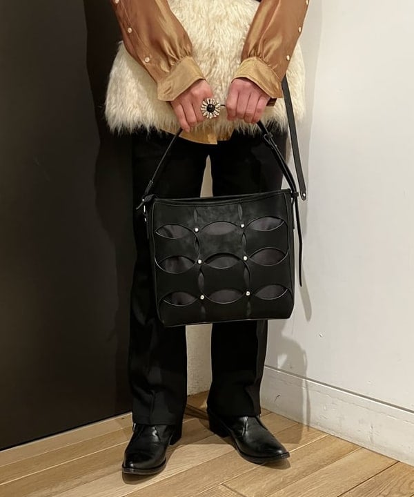 土田 達也さんの「BEAMS WOMEN｜Otro Accesorio / フラワー リング」を使ったコーディネート