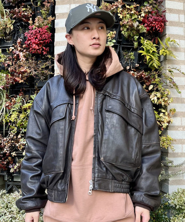 トラ吉さんの「BEAMS WOMEN｜ユーズド加工 レザー ショートブルゾン」を使ったコーディネート