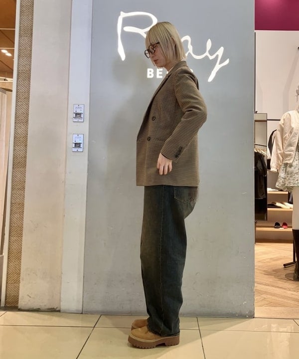 イトウミサキさんの「BEAMS WOMEN｜チェック 4ボタン ダブル ジャケット」を使ったコーディネート