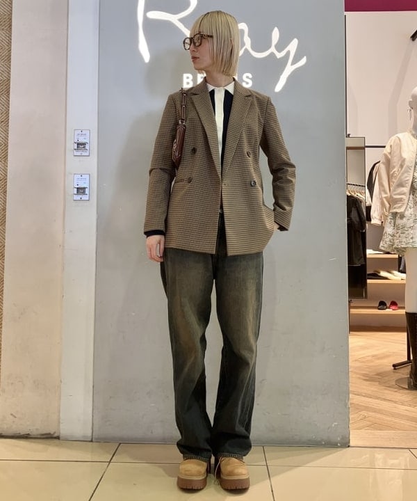 イトウミサキさんの「BEAMS WOMEN｜チェック 4ボタン ダブル ジャケット」を使ったコーディネート
