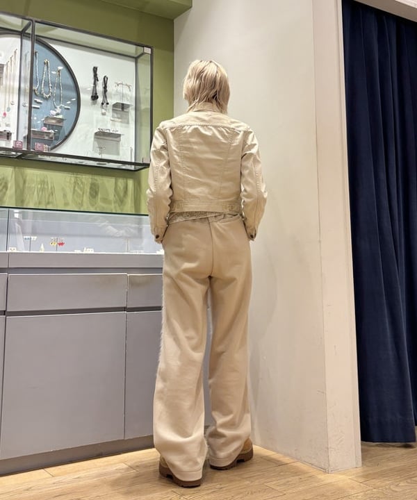 シミズ ネネさんの「BEAMS WOMEN｜プリーツ レース シャツ」を使ったコーディネート