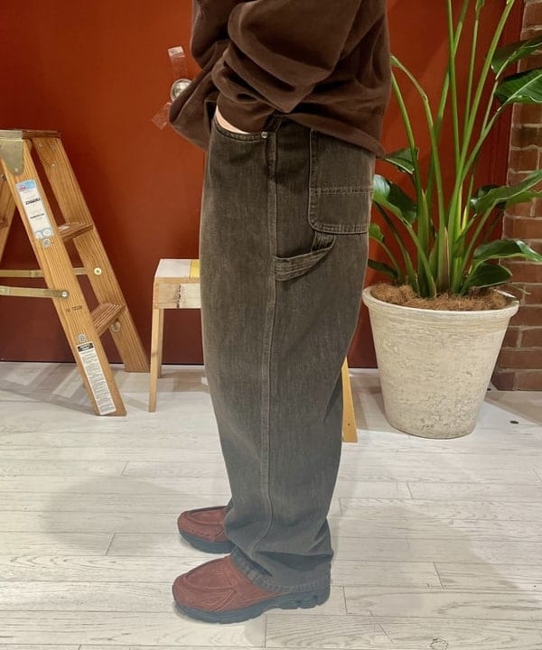 新里 京介さんの「BEAMS WOMEN｜【別注】NULL TOKYO / Denim Painter Pants」を使ったコーディネート