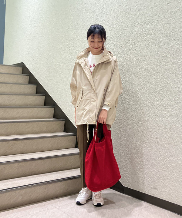 内山 瑛美さんの「WOOLRICH / SUMMER ANORAK ブルゾン」を使ったコーディネート
