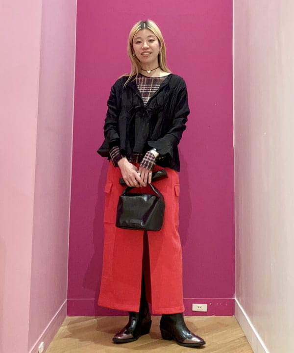 椎葉 未琴さんの「BEAMS WOMEN｜シアー シャーリング リボン ブラウス」を使ったコーディネート