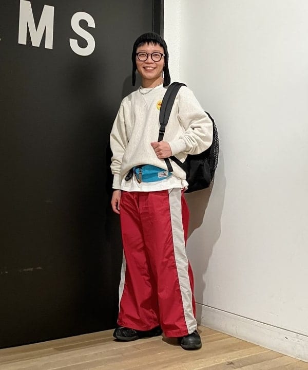 土田 達也さんの「BEAMS WOMEN｜パイピング トラック パンツ」を使ったコーディネート