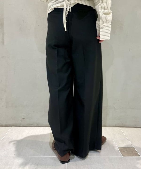 カタヤマ アヤさんの「BEAMS WOMEN｜ベーシック ロングスリーブ Tシャツ」を使ったコーディネート