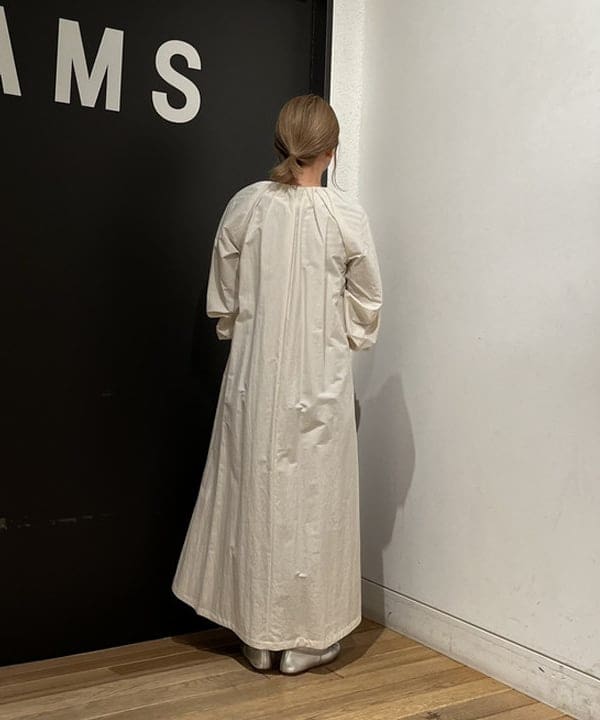 Ito_ririkaさんの「BEAMS WOMEN｜AK+1 / ネックギャザー ワンピース」を使ったコーディネート