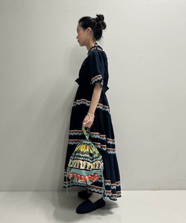 清水 彩乃さんの「BEAMS WOMEN｜【別注】trepied / テープ ギャザー スモック」を使ったコーディネート