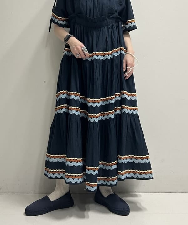 清水 彩乃さんの「BEAMS WOMEN｜【別注】trepied / テープ ギャザー スモック」を使ったコーディネート
