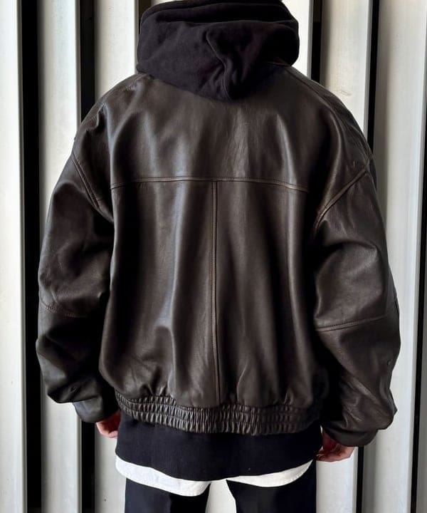 うえきんぐさんの「ユーズド加工 レザー ショートブルゾン」を使ったコーディネート