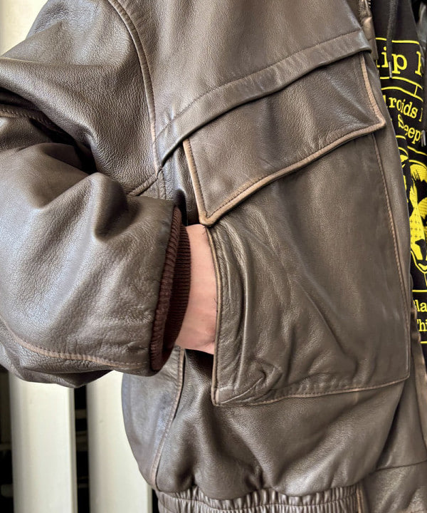 うえきんぐさんの「ユーズド加工 レザー ショートブルゾン」を使ったコーディネート