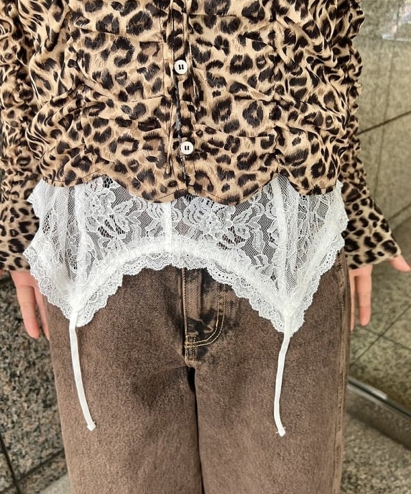 あさひさんの「BEAMS WOMEN｜レース キリカエ ベルスリーブ ブラウス」を使ったコーディネート