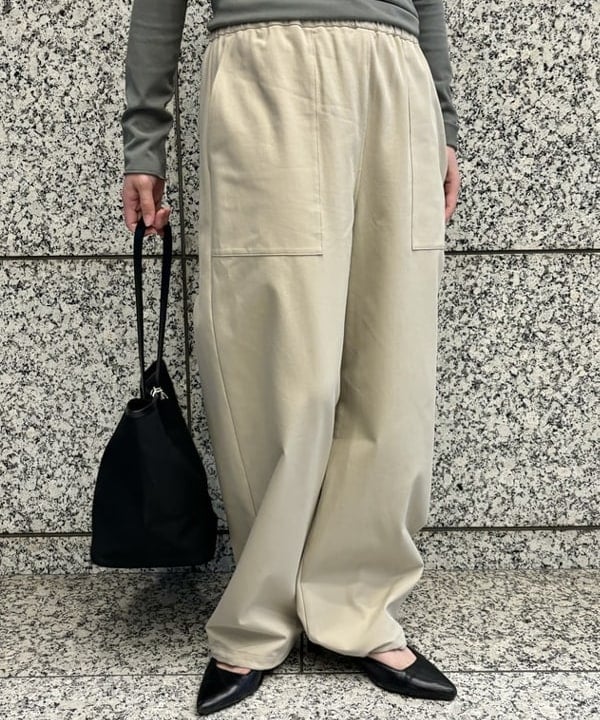 篠崎 香月さんの「BEAMS WOMEN｜オフショルダー プルオーバーニット」を使ったコーディネート