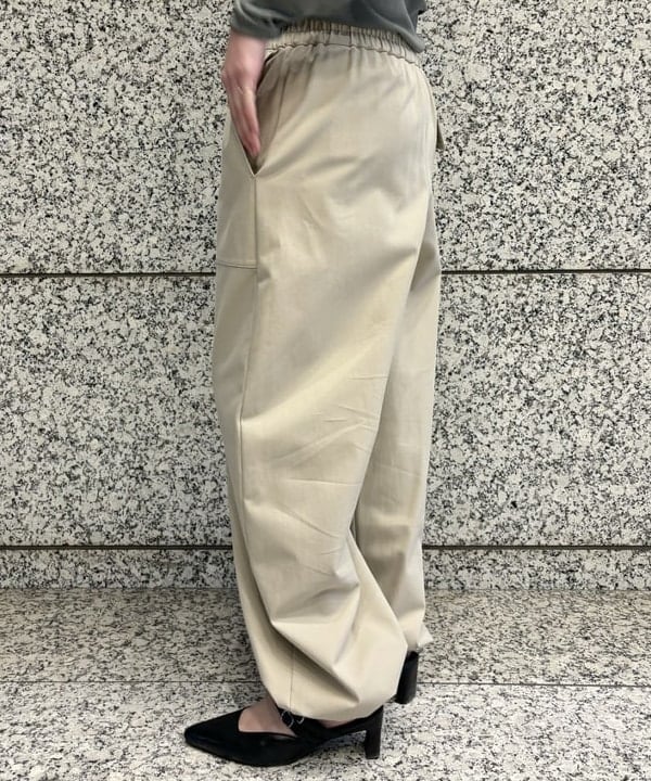 篠崎 香月さんの「BEAMS WOMEN｜オフショルダー プルオーバーニット」を使ったコーディネート