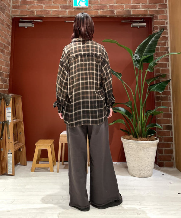 中江梨々香さんの「BEAMS WOMEN｜maturely / レーヨン ブリーチ チェック シャツ」を使ったコーディネート