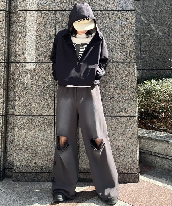 菊田 悠さんの「BEAMS WOMEN｜撥水 レイズド ハーフジップ フーディ」を使ったコーディネート