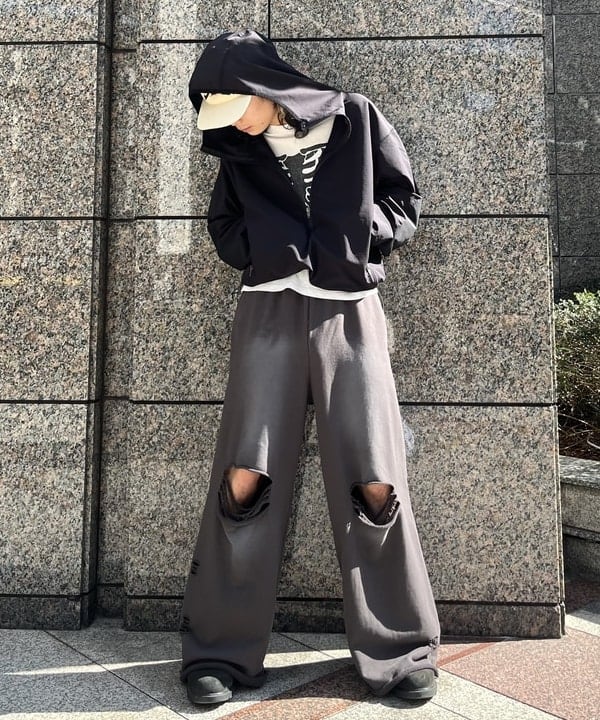 菊田 悠さんの「BEAMS WOMEN｜撥水 レイズド ハーフジップ フーディ」を使ったコーディネート