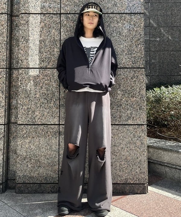 菊田 悠さんの「BEAMS WOMEN｜撥水 レイズド ハーフジップ フーディ」を使ったコーディネート