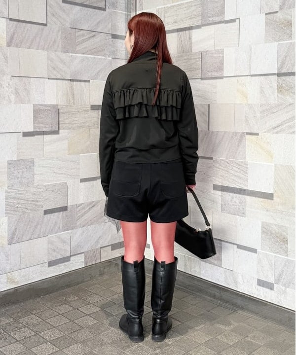 庭野 優紀さんの「BEAMS WOMEN｜フリル ハイネック ジップ ジャケット」を使ったコーディネート