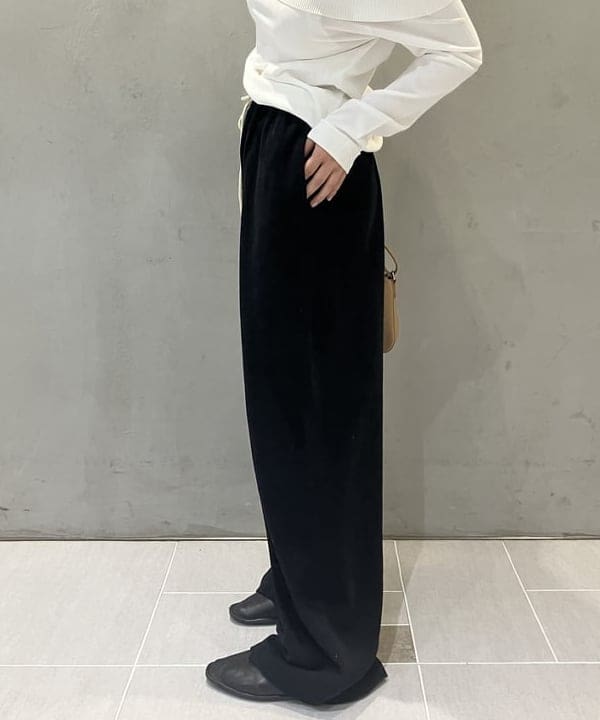 野村 美紅さんの「BEAMS WOMEN｜オフショルダー プルオーバーニット」を使ったコーディネート