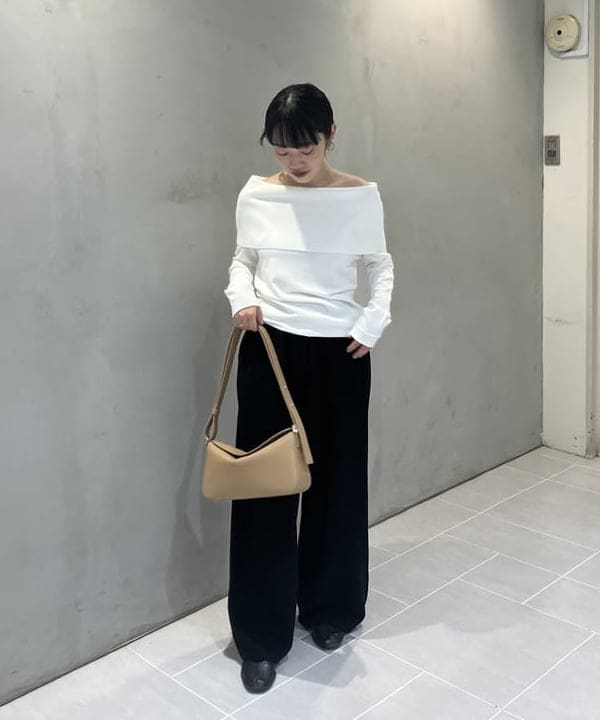 野村 美紅さんの「BEAMS WOMEN｜オフショルダー プルオーバーニット」を使ったコーディネート