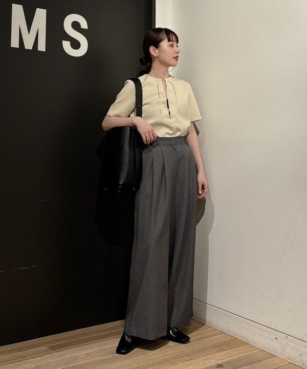 極美品 21年♡ルネ パンツ パール ビジュー ダークグレー サイドライン 36 ビームス 町田（1031585） スタイリング・コーディネイト｜BEAMS