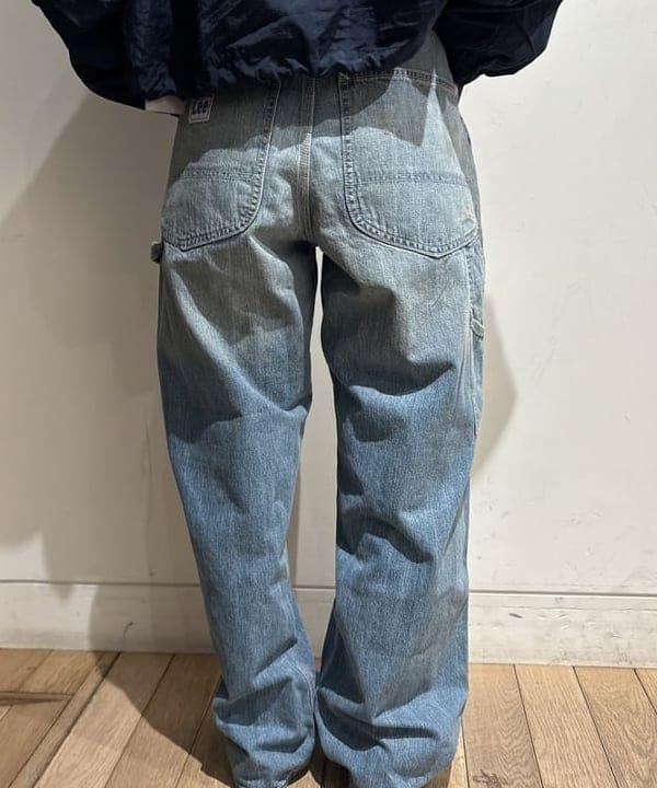 キムさんの「BEAMS WOMEN｜【別注】Lee / ダメージ & リペア ペインター パンツ」を使ったコーディネート
