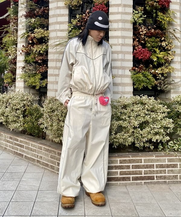はるひむさんの「BEAMS WOMEN｜ストライプ キリカエ トラックジャケット」を使ったコーディネート