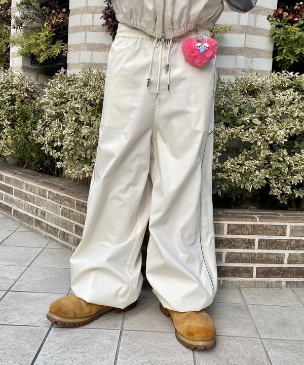 はるひむさんの「BEAMS WOMEN｜ストライプ キリカエ トラックジャケット」を使ったコーディネート