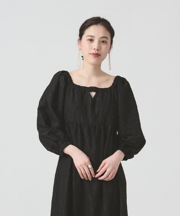 神坂 莉子さんの「BEAMS WOMEN｜RBS / ティアード スクエアネック ワンピース」を使ったコーディネート