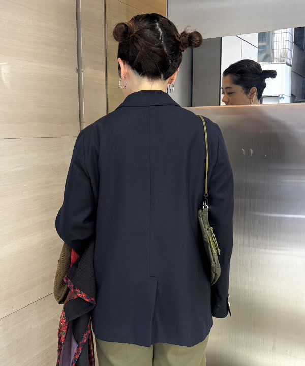 吉野 多恵さんの「BEAMS WOMEN｜BEAMS BOY / ポリエステル ウール 3ボタン ブレザー」を使ったコーディネート