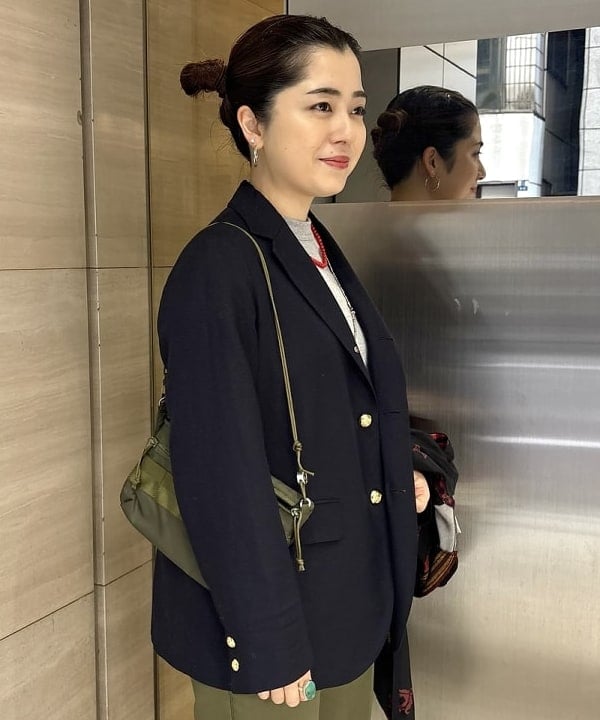 吉野 多恵さんの「BEAMS WOMEN｜BEAMS BOY / ポリエステル ウール 3ボタン ブレザー」を使ったコーディネート