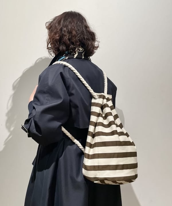 IZUMI MAYUMIさんの「BEAMS WOMEN｜ライト ツイル トレンチコート」を使ったコーディネート