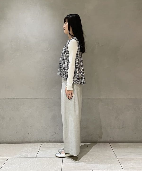 高木 菜央さんの「BEAMS WOMEN｜ISLA DE GAR / サテン クロシェ ハンドバッグ」を使ったコーディネート