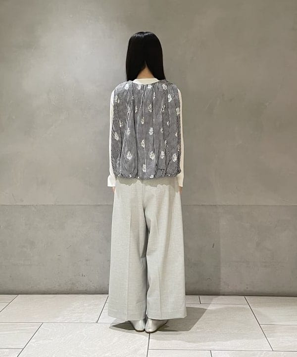 高木 菜央さんの「BEAMS WOMEN｜ISLA DE GAR / サテン クロシェ ハンドバッグ」を使ったコーディネート