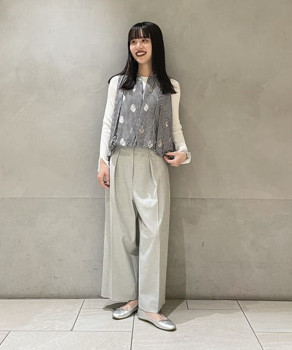 高木 菜央さんの「BEAMS WOMEN｜ISLA DE GAR / サテン クロシェ ハンドバッグ」を使ったコーディネート