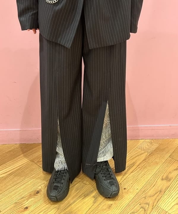 リズさんの「BEAMS WOMEN｜スリット レース ワイド パンツ」を使ったコーディネート