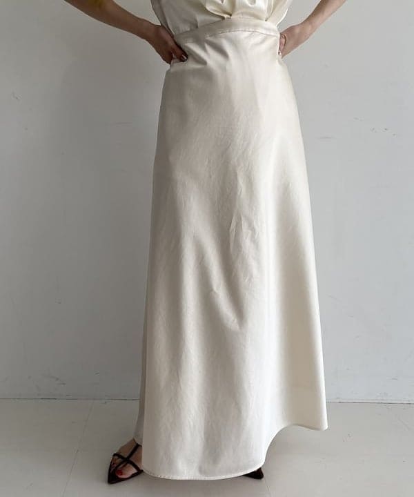 makita mikaさんの「BEAMS WOMEN｜グロス イージースカート .M」を使ったコーディネート