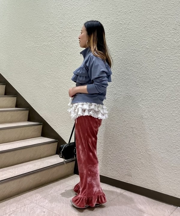 吉田　真実さんの「フリル ハイネック ジップ ジャケット」を使ったコーディネート