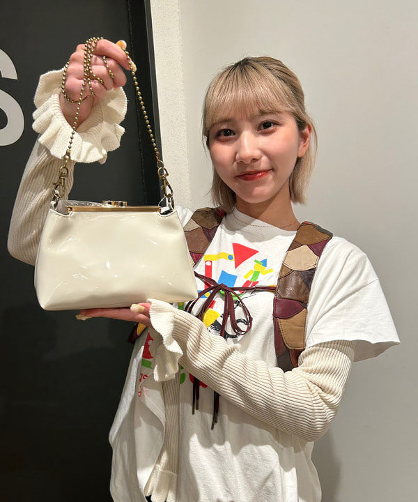 佐藤 亜美さんの「BEAMS WOMEN｜フレア デニム パンツ」を使ったコーディネート