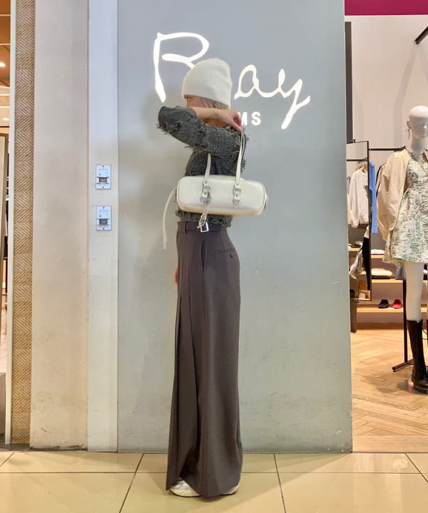 イトウミサキさんの「BEAMS WOMEN｜RBS / フリンジ シアー クルーネック」を使ったコーディネート