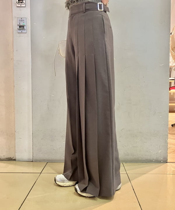 イトウミサキさんの「BEAMS WOMEN｜RBS / フリンジ シアー クルーネック」を使ったコーディネート