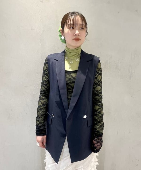 カタヤマ アヤさんの「BEAMS WOMEN｜RBS / バック オープン ジレ」を使ったコーディネート
