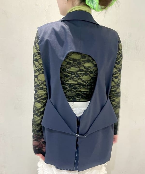 カタヤマ アヤさんの「BEAMS WOMEN｜RBS / バック オープン ジレ」を使ったコーディネート