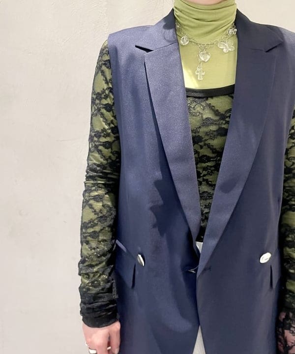 カタヤマ アヤさんの「BEAMS WOMEN｜RBS / バック オープン ジレ」を使ったコーディネート