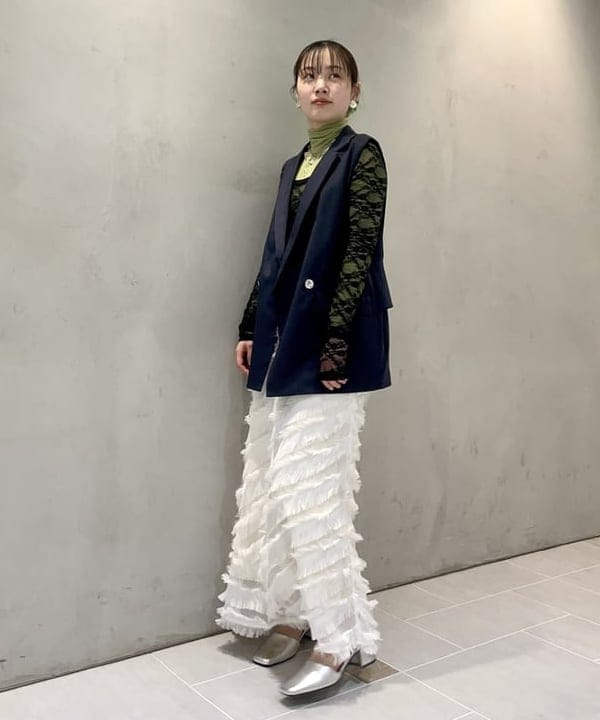 カタヤマ アヤさんの「BEAMS WOMEN｜RBS / バック オープン ジレ」を使ったコーディネート