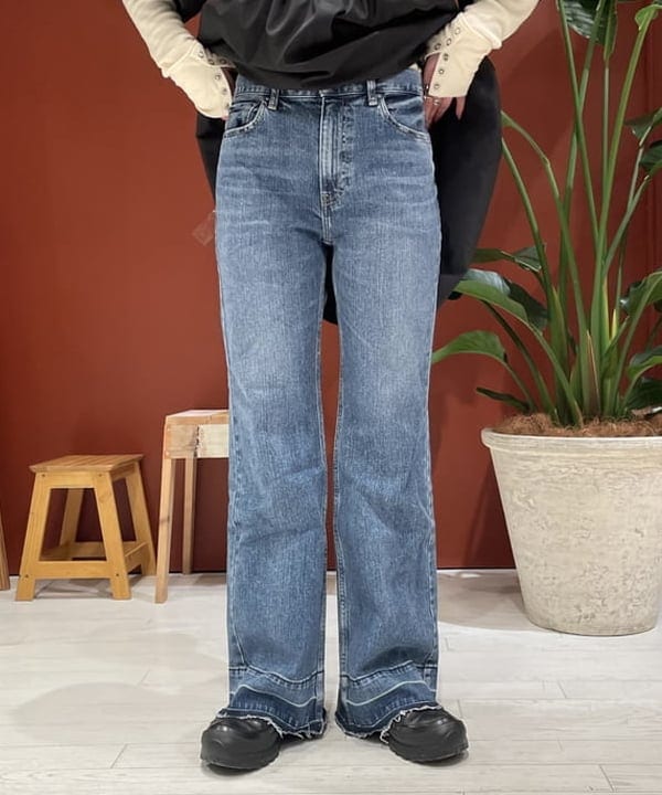 中江梨々香さんの「BEAMS WOMEN｜タフタ ギャザー ヨーク ミニ ワンピース」を使ったコーディネート