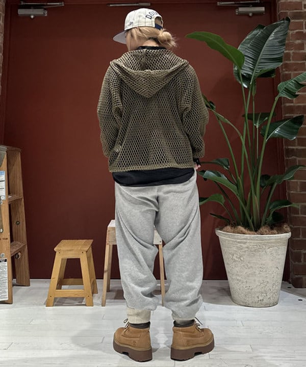 竹村 澄玲さんの「BEAMS WOMEN｜ビッグ メッシュ フーディー」を使ったコーディネート